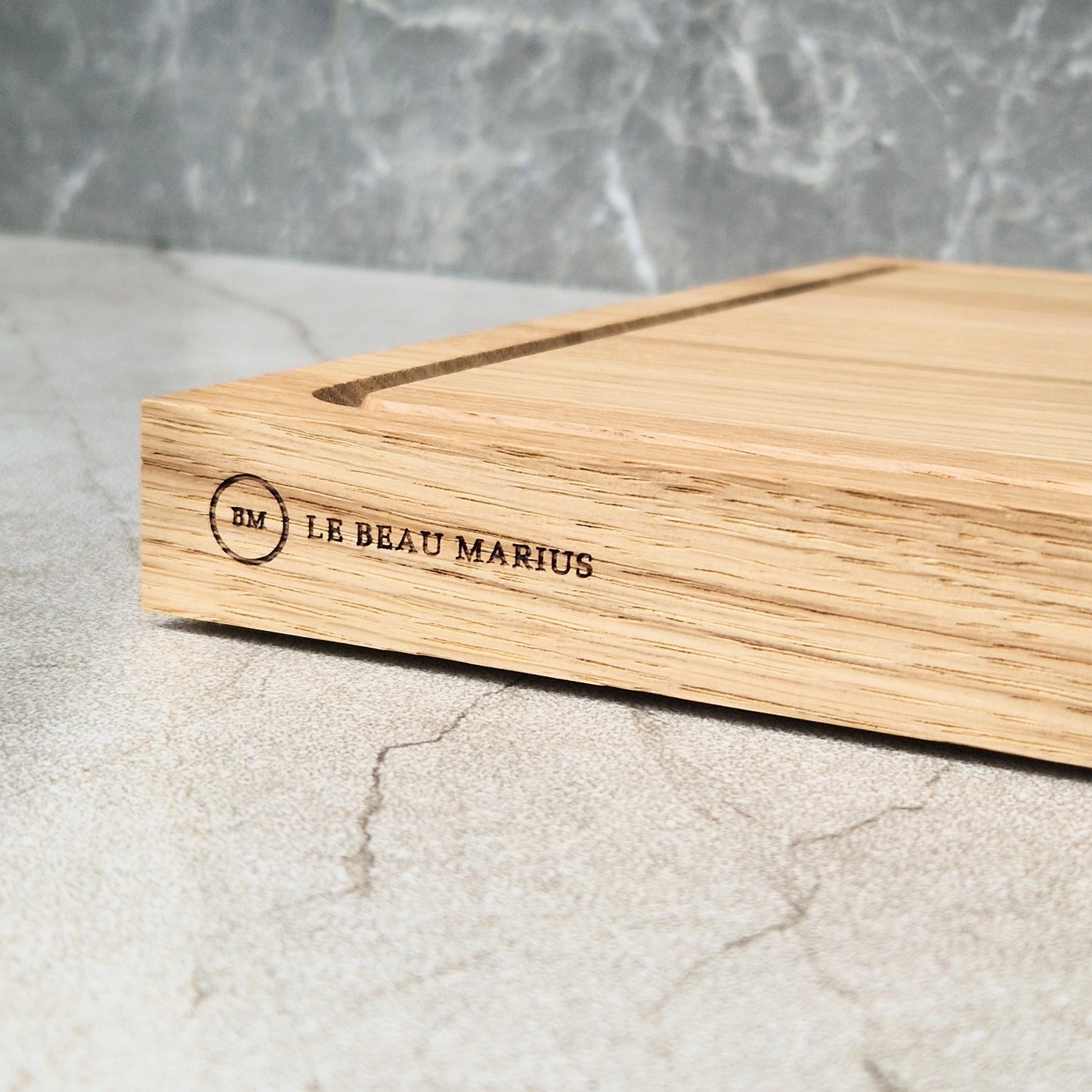 Planche à découper chêne massif grand format 40×30cm – Bords chanfréinés, cire alimentaire
