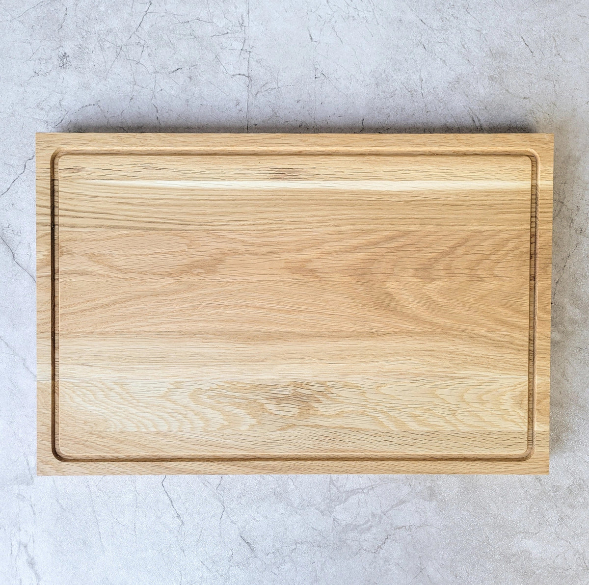 Planche à découper chêne massif grand format 40×30cm – Bords chanfréinés, cire alimentaire