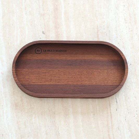 Plateau de service ovale en frêne thermotraité 20 x 10 cm gravé Le Beau Marius, vue de dessus