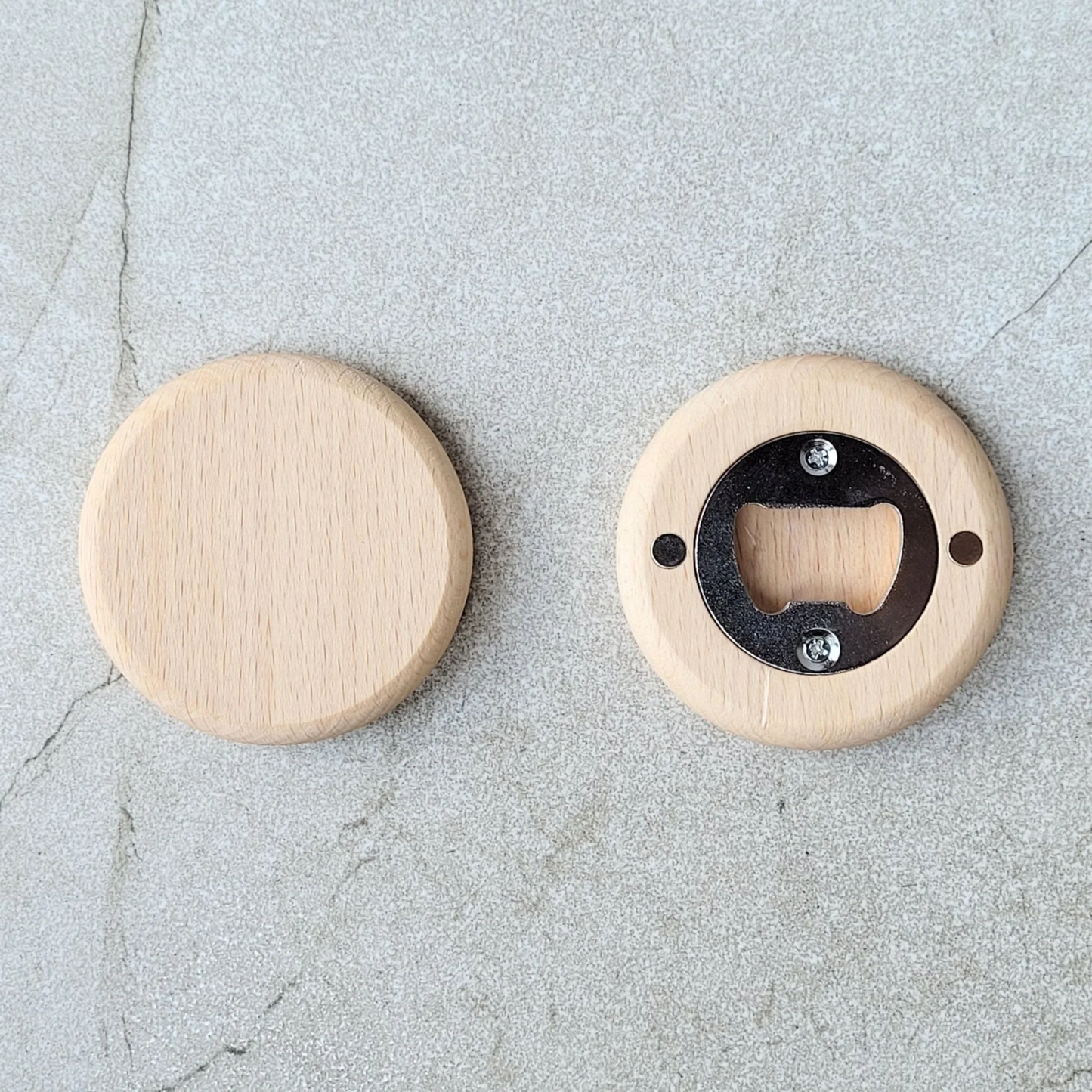 Décapsuleur aimanté artisanal Ø65mm – Fixation réfrigérateur, design parisien